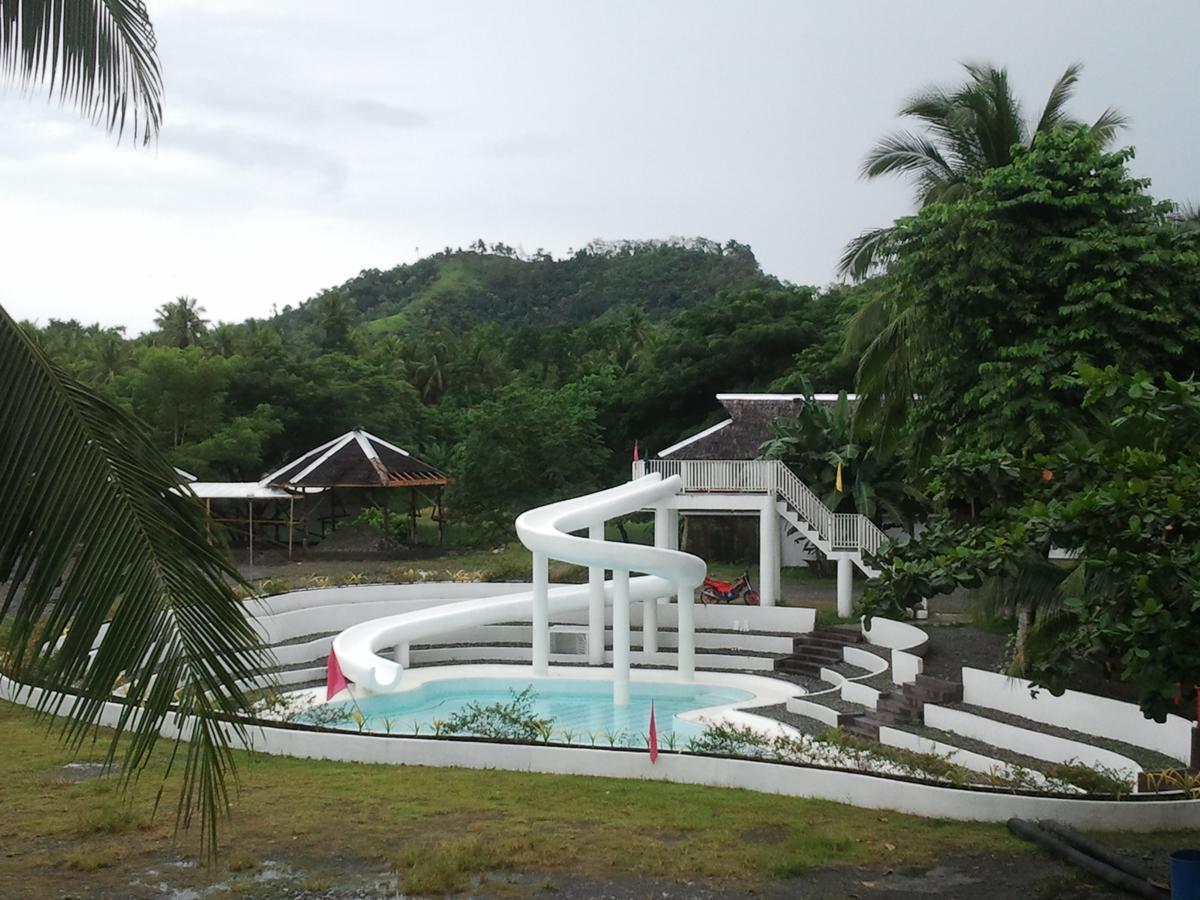 Hotel Gazebo Pools And Restaurant à Cabadbaran Extérieur photo
